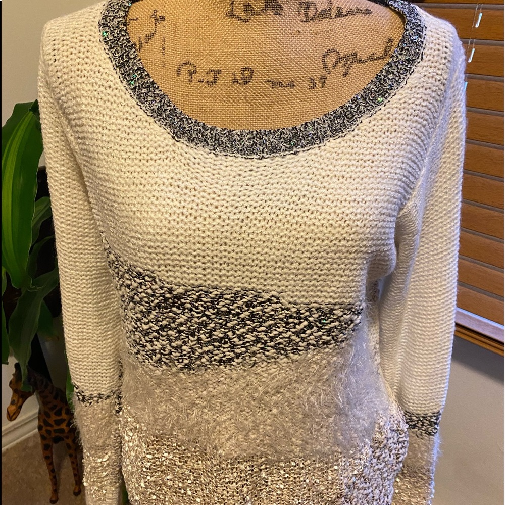 SOLD Mystree sweater